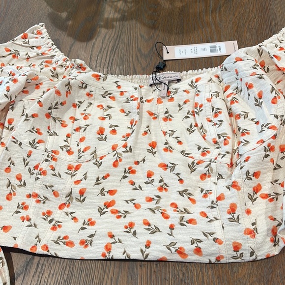 BCBG Generation crop top. Size Med - Picture 8 of 13